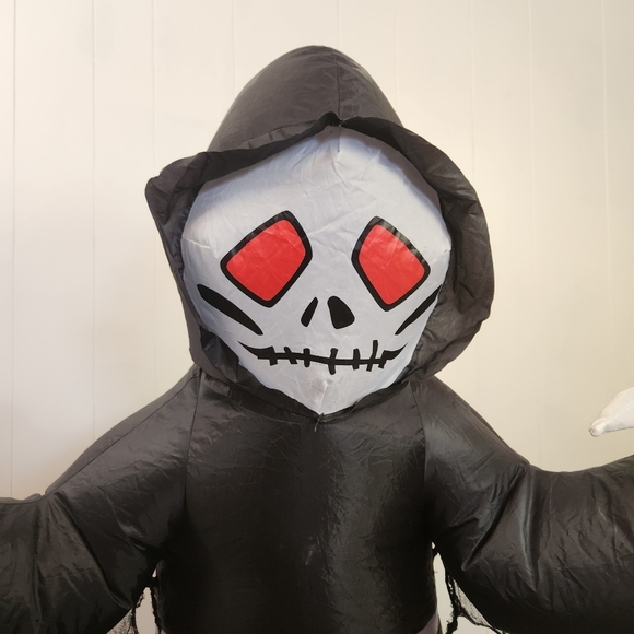 Gemmy Inflatable Blow Up Scary Halloween Reaper Figure Automatic Electric Blower - Picture 3 of 13